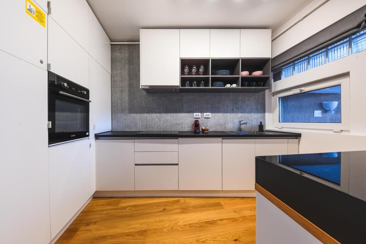 Charming 2 Bedroom Apartment Cluj-Napoca Exterior photo